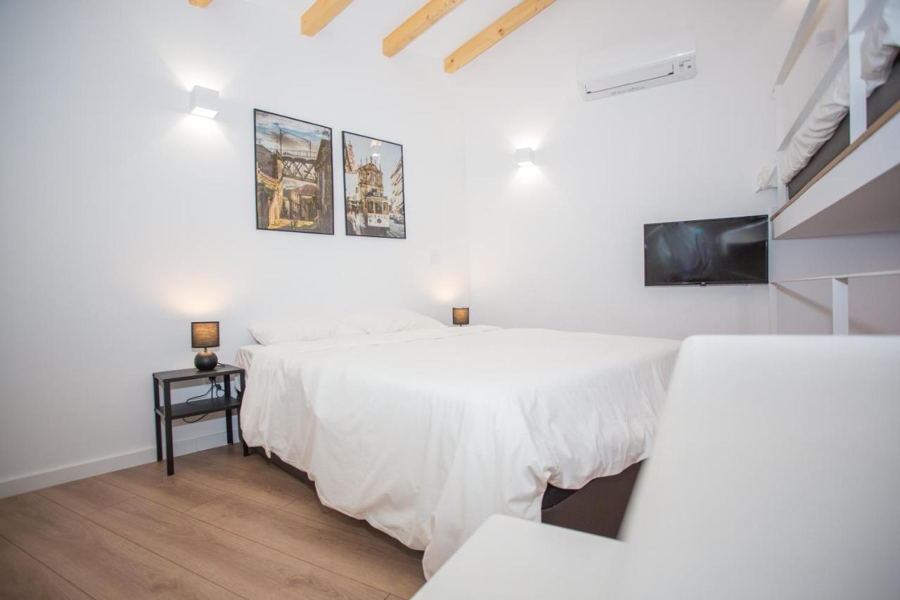 One-Bedroom House,1197773743:JPEG