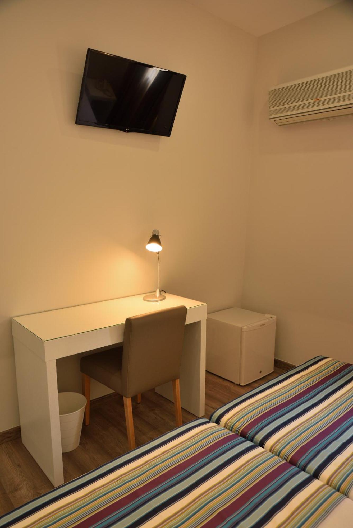 Twin Room,1274404978:JPEG