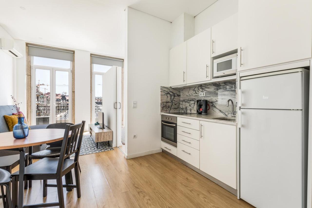 Studio with Balcony and City View,1259876758:JPEG