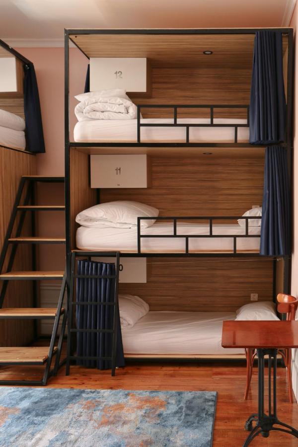 Bunk Bed Mixed Dormitory Room