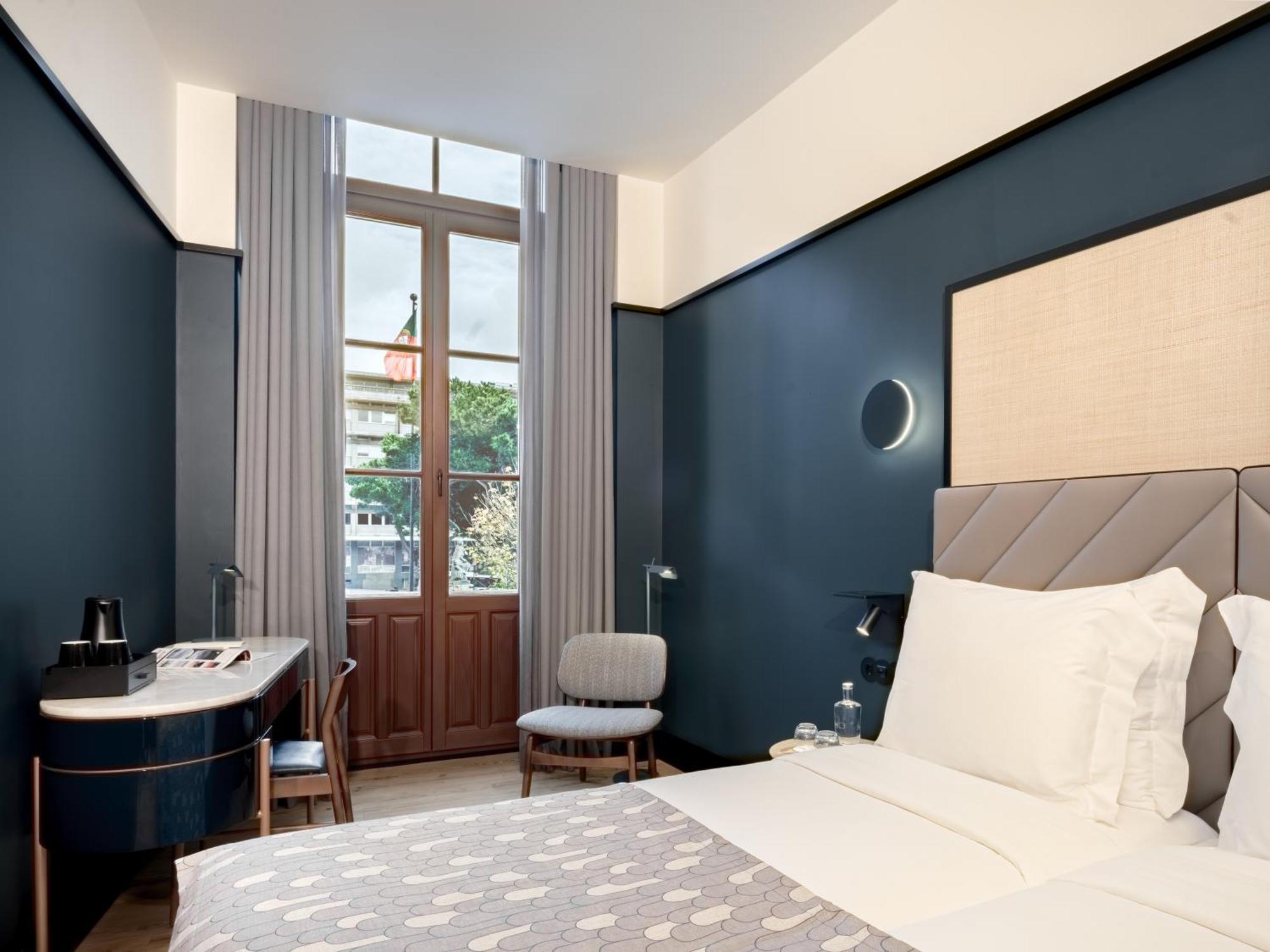 Twin Room with Aliados View