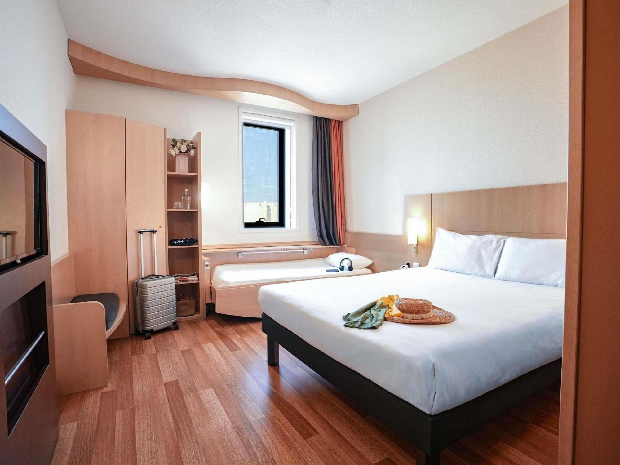Standard Room with One Double and One Single Bed - Non-Smoking