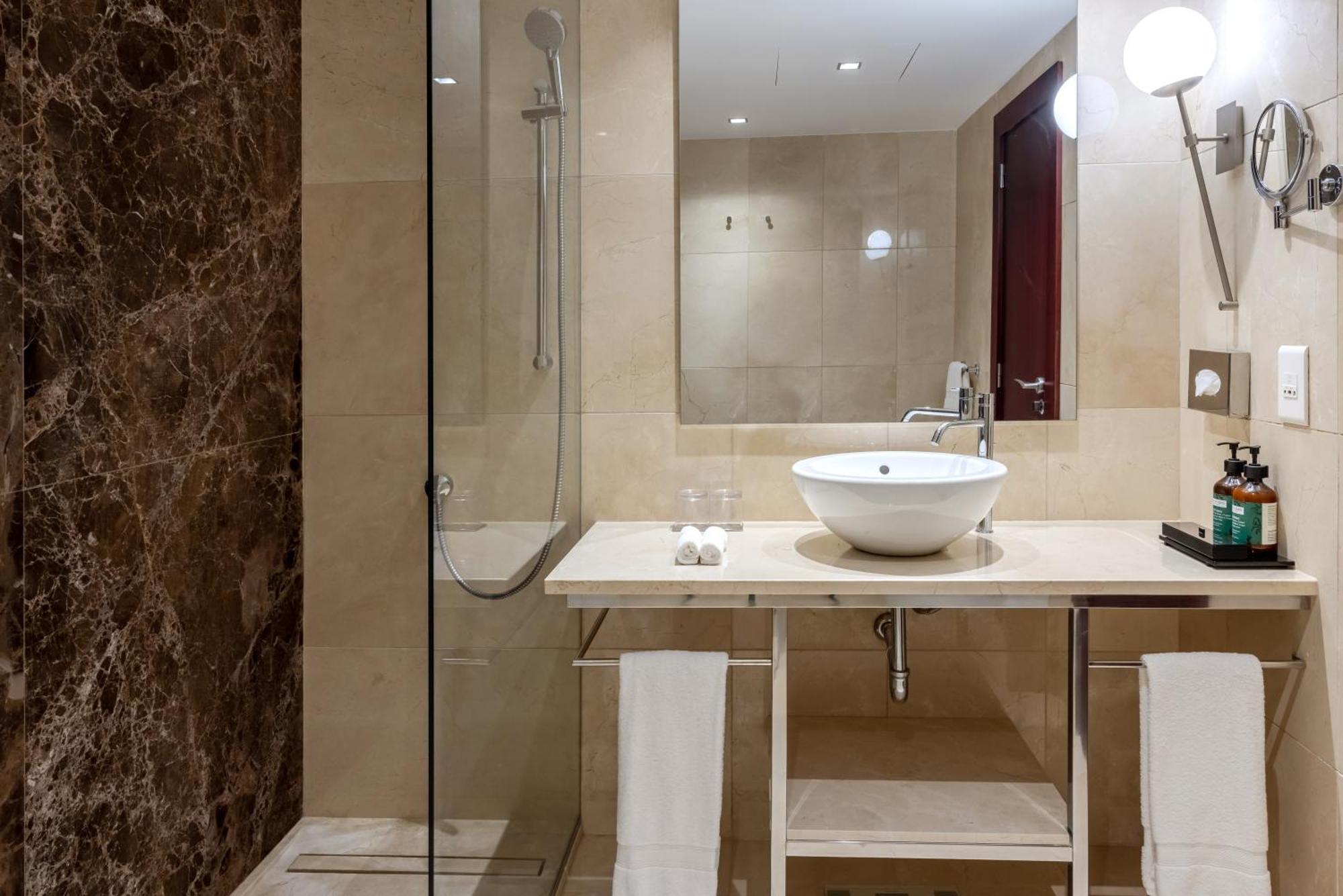 Premium Twin Room Lounge Access