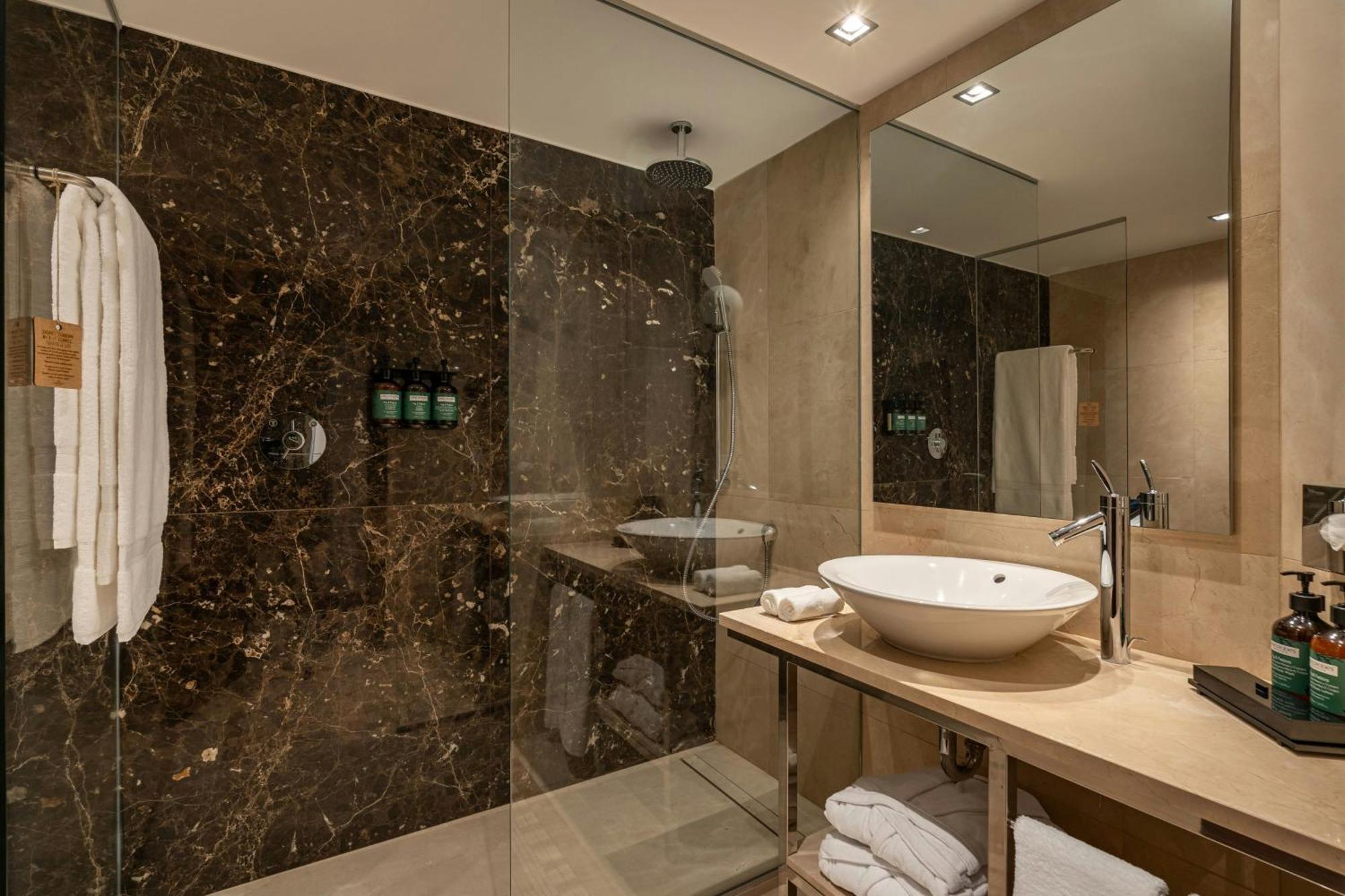 Premium Twin Room Lounge Access