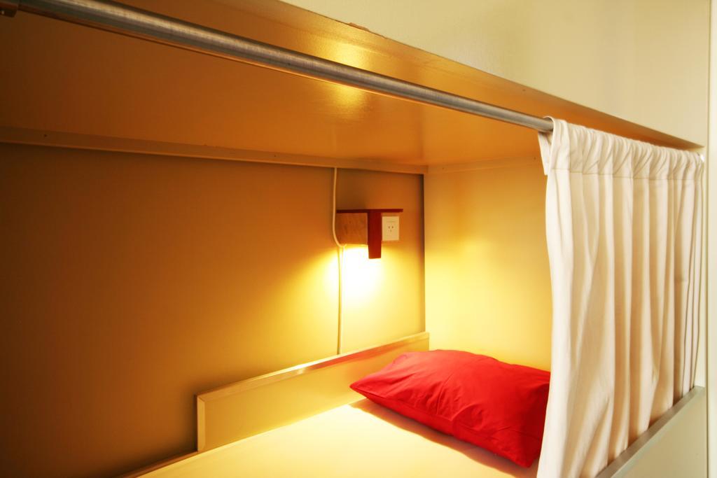 Cama en habitación compartida con 4 camas