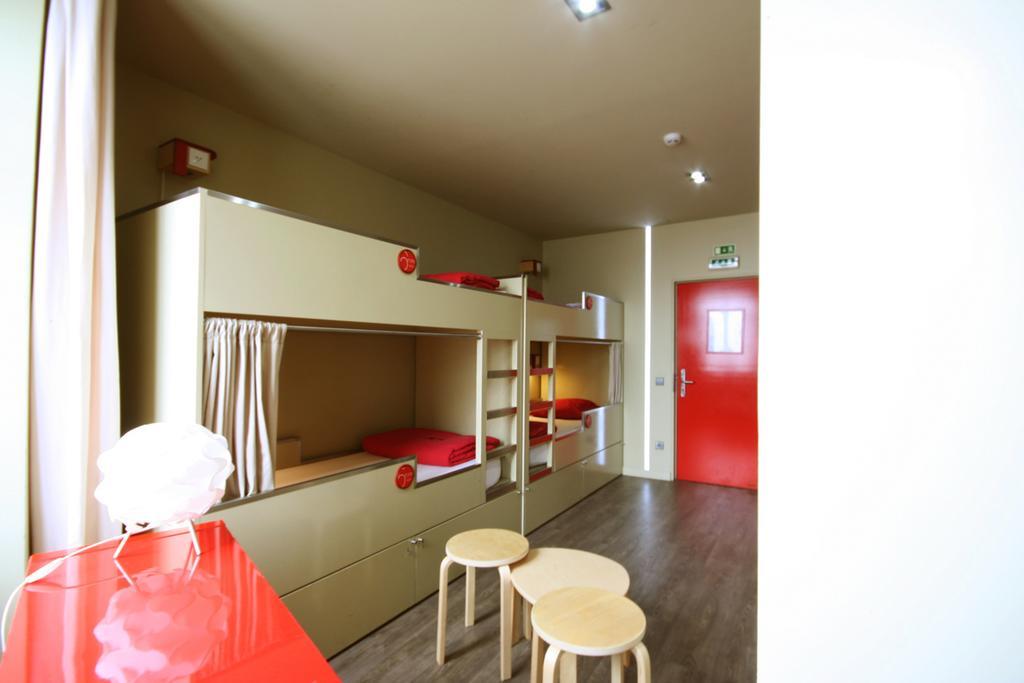 Cama en habitación compartida de 8 camas