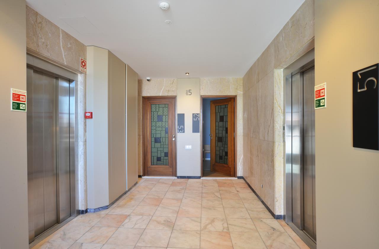 Apartamento com Varanda