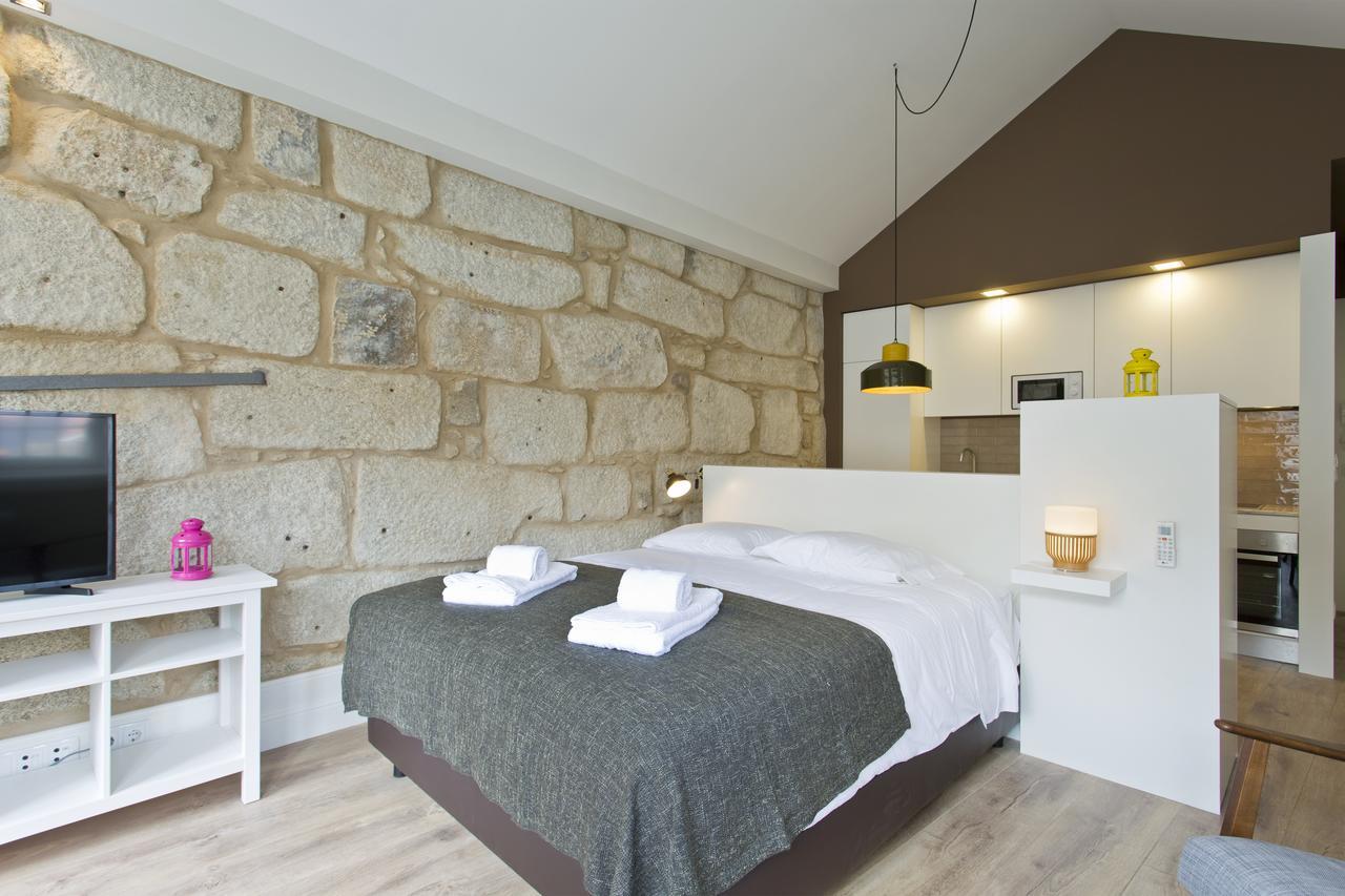 Deluxe Studio,669791727:JPEG