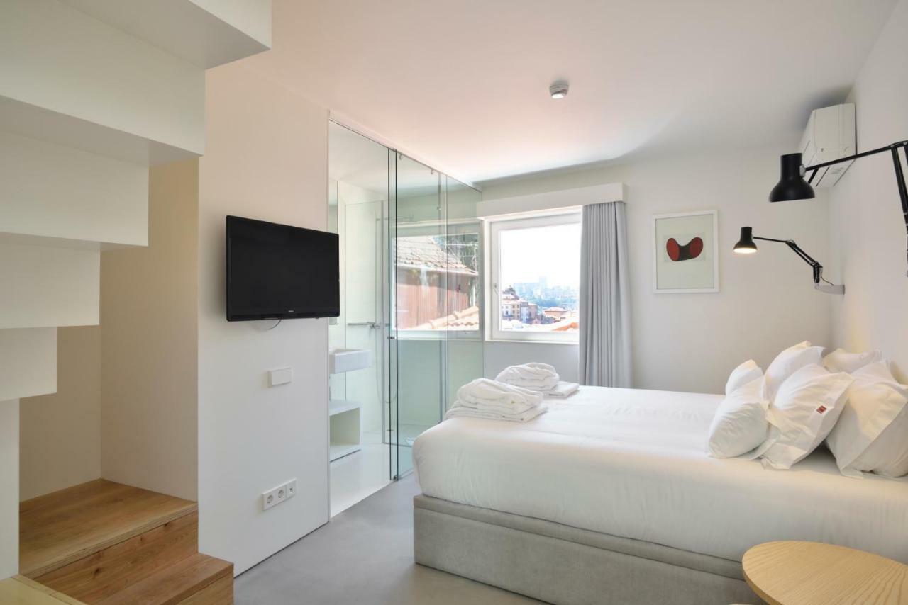 Family Room with City View,852274007:JPEG