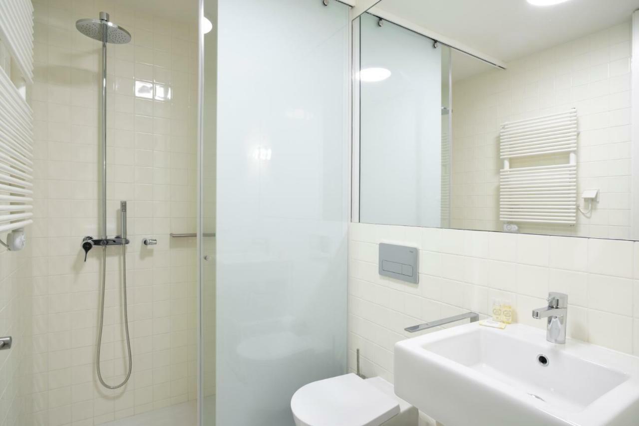 Double Room with Private Bathroom with Balcony,852274958:JPEG