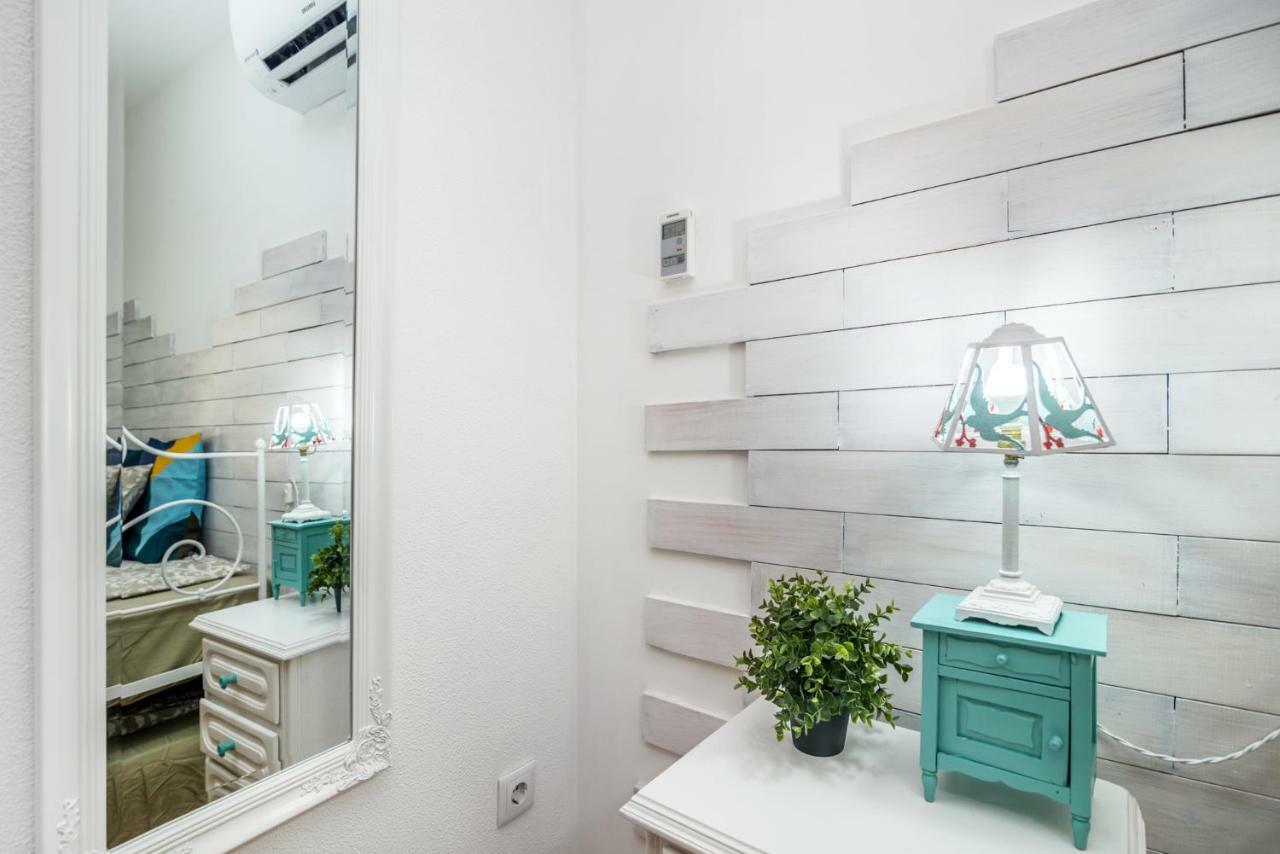 Twin Room with Private External Bathroom