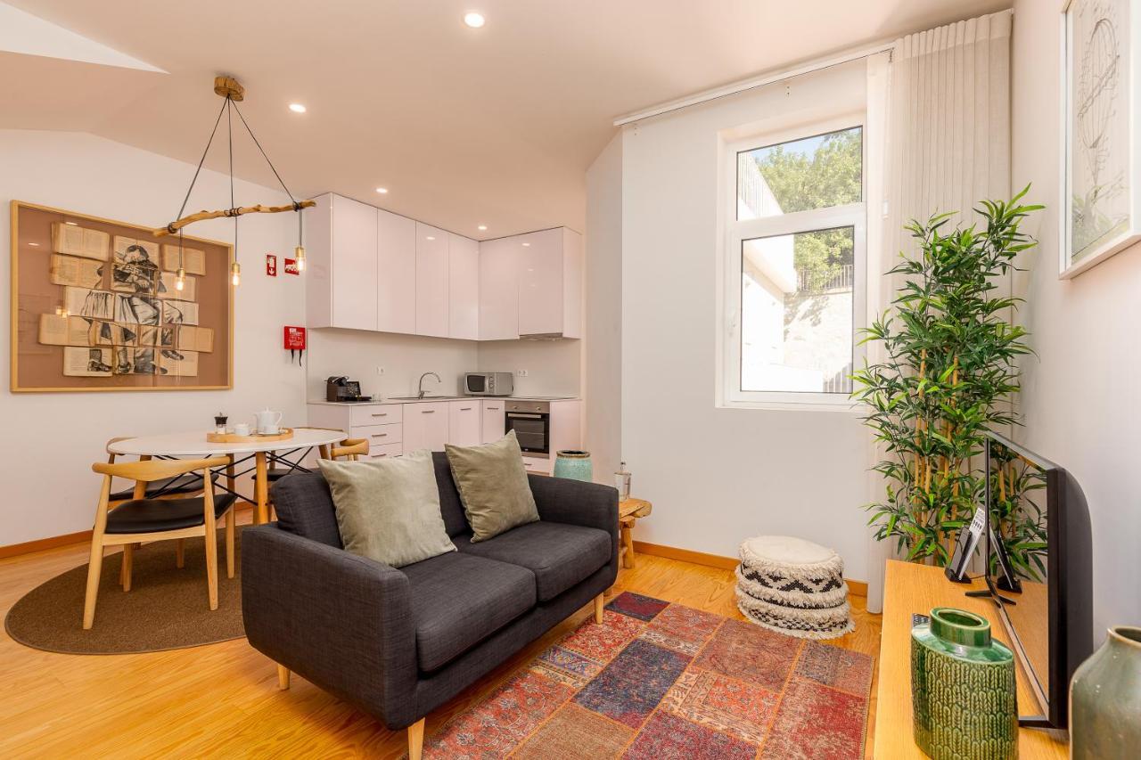 Appartamento con 2 Camere da Letto, Terrazza e Giardino