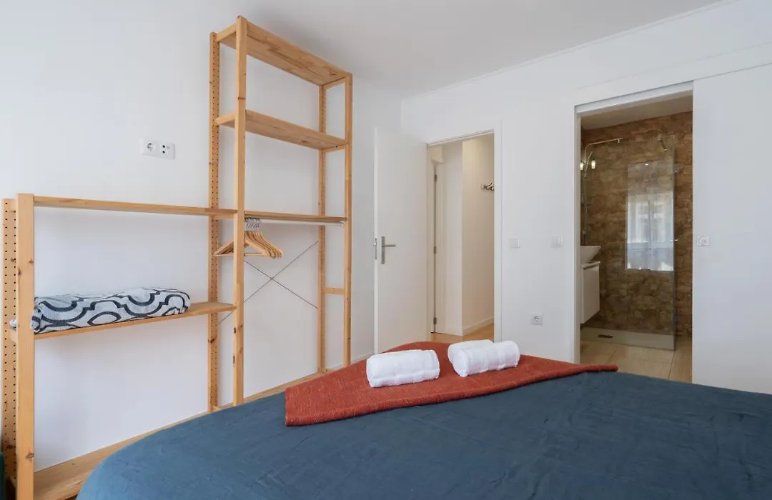 Luxurious Spacious Apartment W/ Terrace & Jacuzzi-1