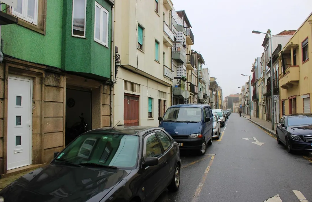 En-Suite Bedroom And Garage In Porto City Center-1