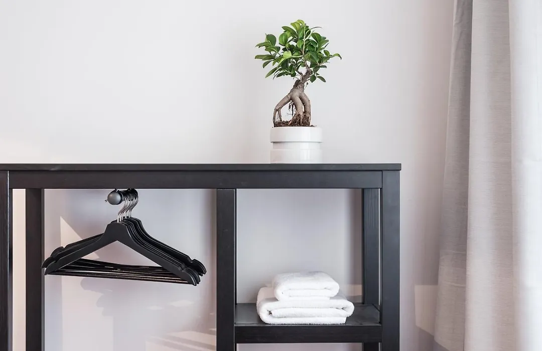Guestready - Terracota Bureau-1