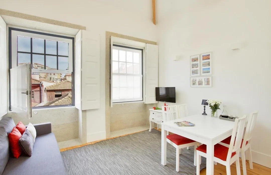 Charming Apartments In Historic Centre - Inside Porto Apartments "Flores"-1