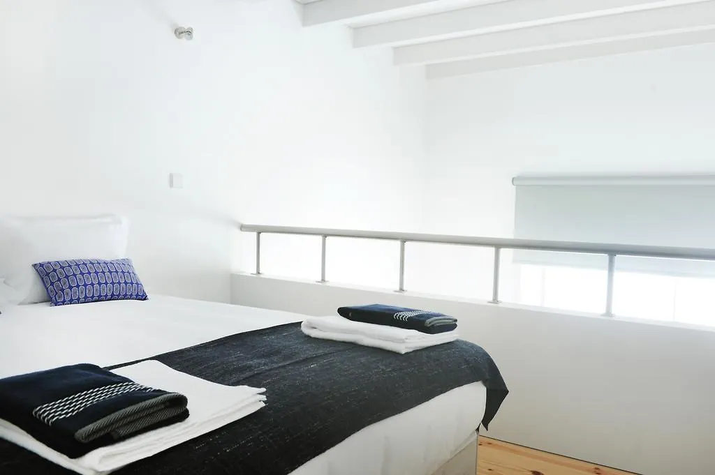 Lovely Mezzanine In Porto With Free Parking-1