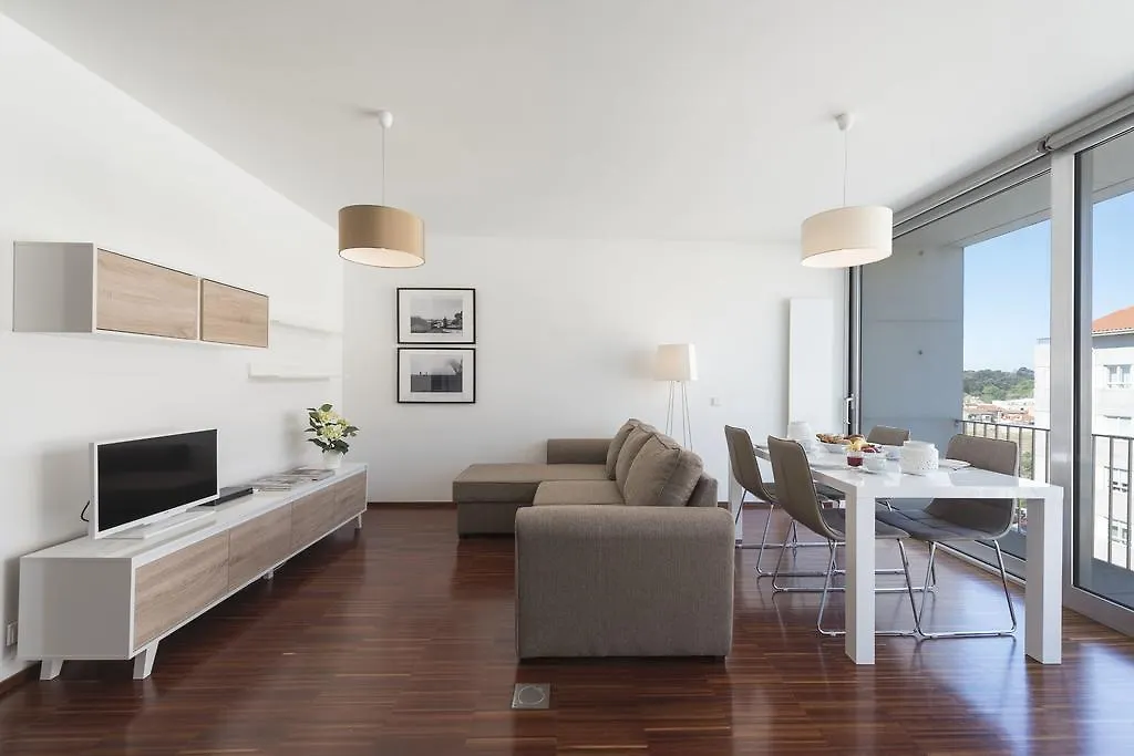 Lovelystay - Casas Brancas - Modern Apartment With Balcony & Free Private Parking-1