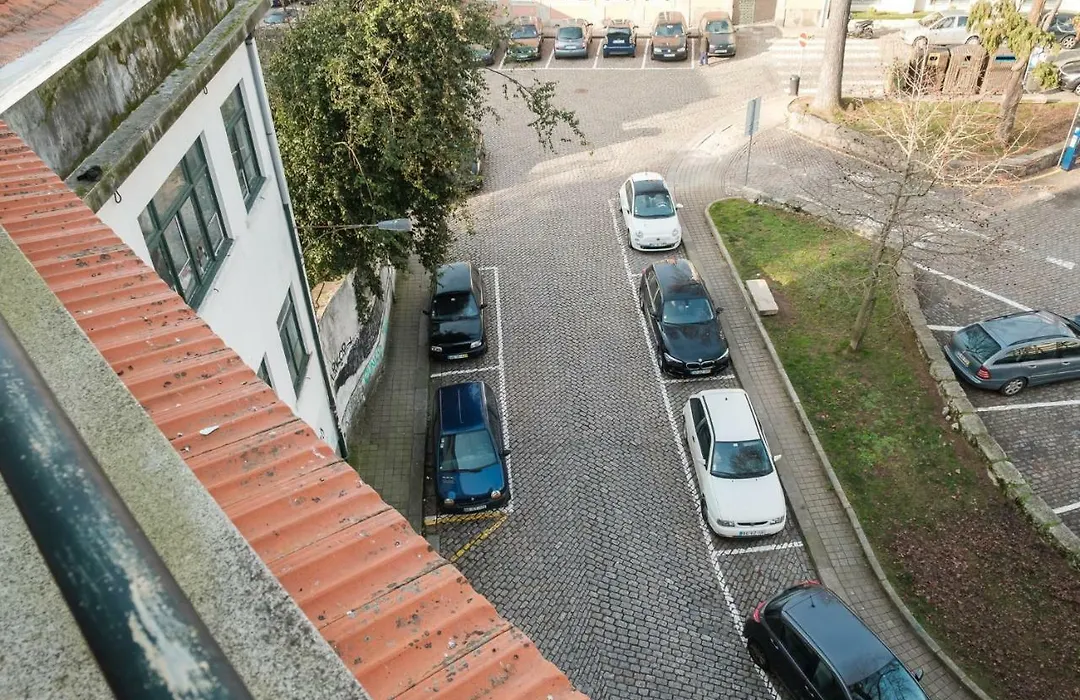 Apartment With Balcony In The Square-1