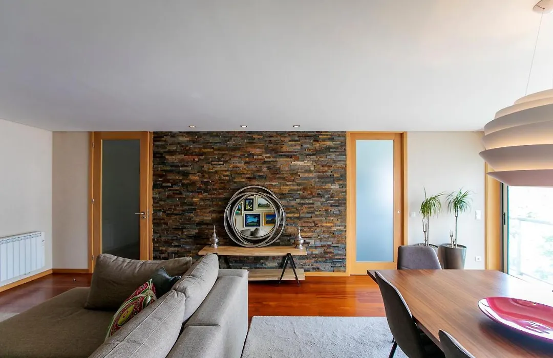 Comfy Luxury Apartment-1
