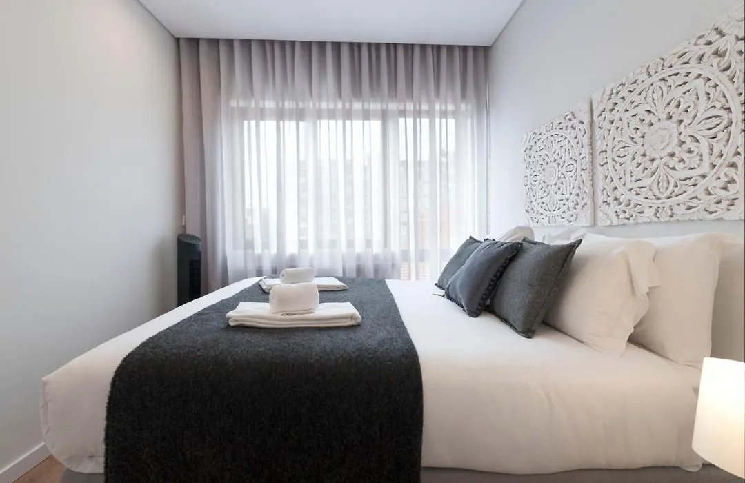 Lovelystay - Hello Porto Apartment By Metro Station-1