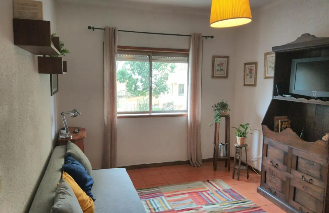! Free Parking Street ! Ground Floor With Washer!-1