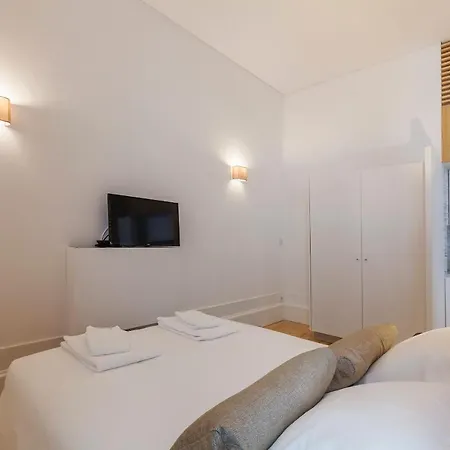 Vintage River Flat By Ml Apartments-3