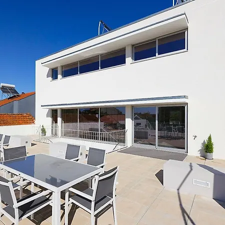 Uporto House Residence-2