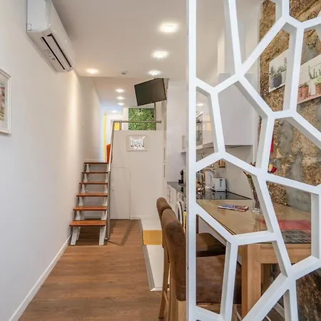 Charming Central Flat Vibrant Decor Metro Ac In Porto-3