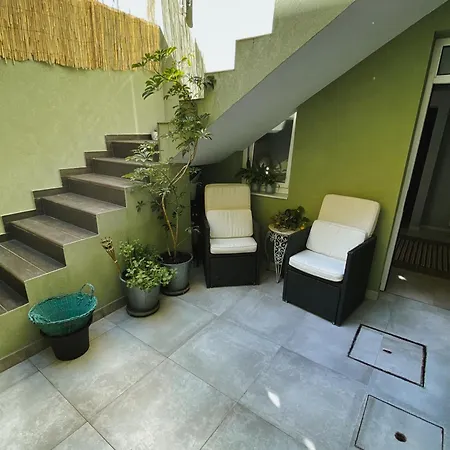 En-Suite Bedroom And Garage In Porto City Center-2