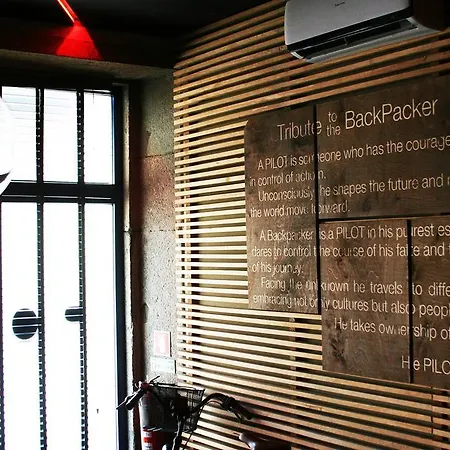 Pilot Design Hostel & Bar-3