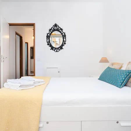 Renovated 3Br Apt Near City Hotspots With Great Value-3