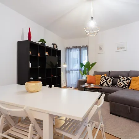 Renovated 3Br Apt Near City Hotspots With Great Value-2
