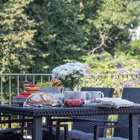 Lovelystay - Primrose 2Br Flat With Free Parking, Ac And Balcony-3