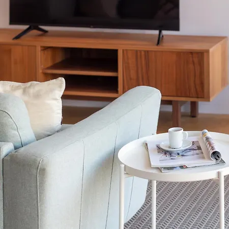 Lovelystay - Primrose 2Br Flat With Free Parking, Ac And Balcony-2