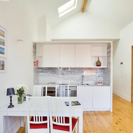 Charming Apartments In Historic Centre - Inside Porto Apartments "Flores"-3