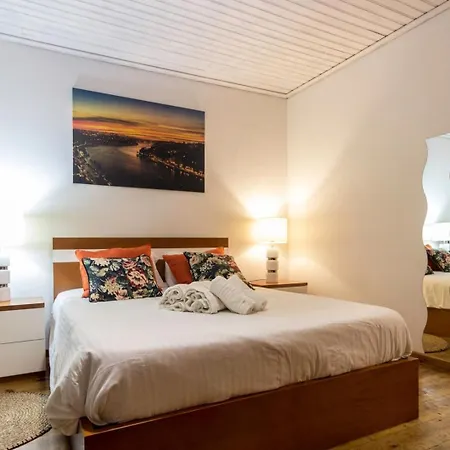 Guest H4U - Porto River View-3