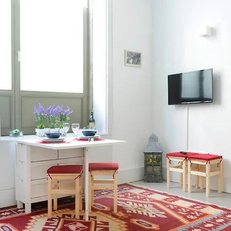 Lovely Mezzanine In Porto With Free Parking-2