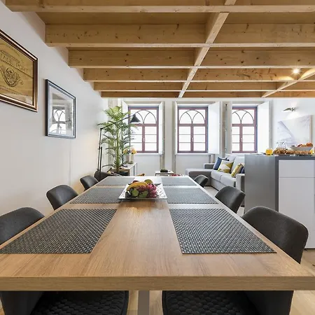 Lovelystay-Modern Loft City Center-3