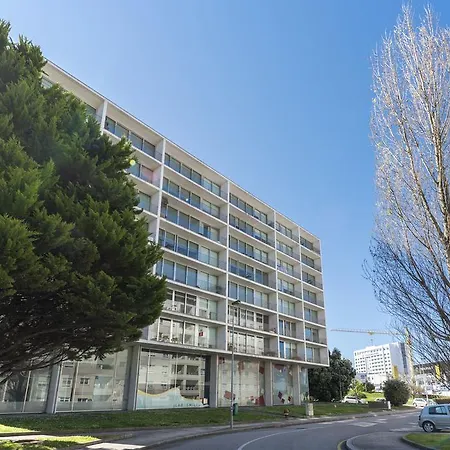 Lovelystay - Casas Brancas - Modern Apartment With Balcony & Free Private Parking-3
