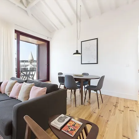 Lovelystay - Top Floor Balcony Apartment-3