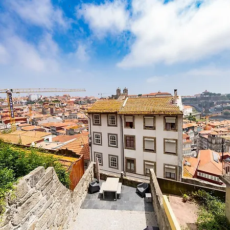 Merc Porto Vitoria's Place-3