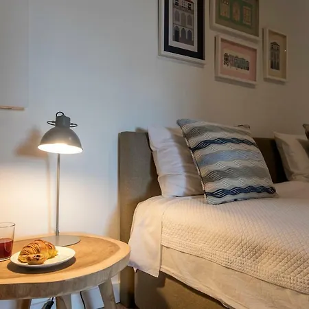Modern 18Th Century Flat-2