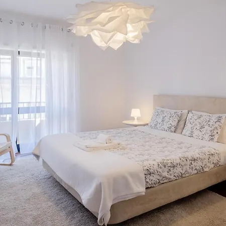 Music House 3 Bedroom Apt W Garage-2