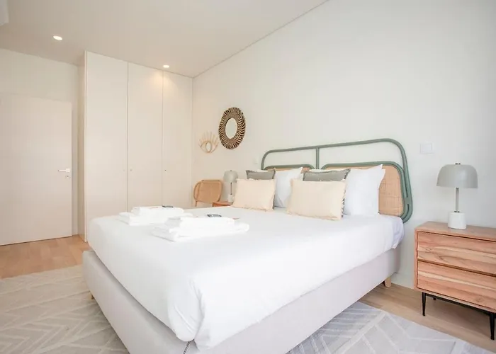Liiiving In Porto - City Design Apartments