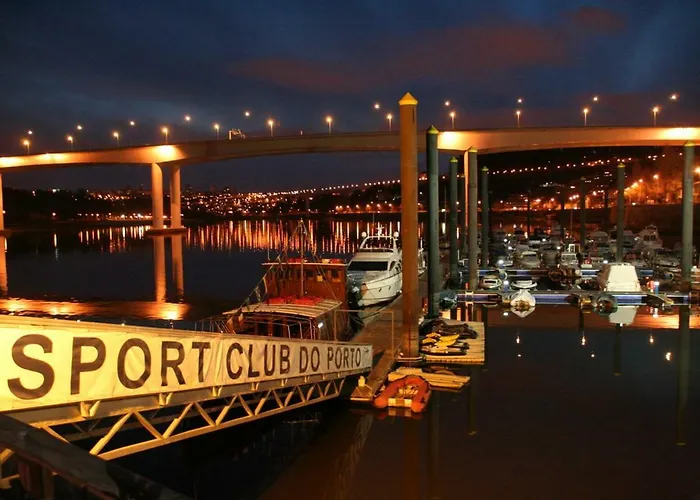 SLEEPBOAT Barco Hotel Oporto Douro